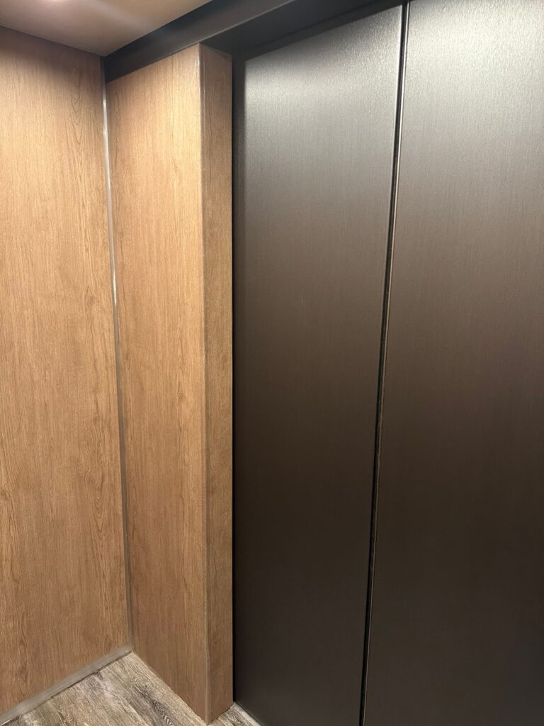 Matte Elevator